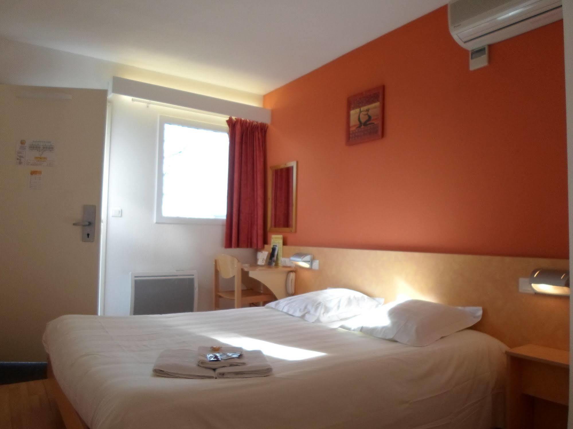 The Originals Access, Hotel Saint-Flour Экстерьер фото