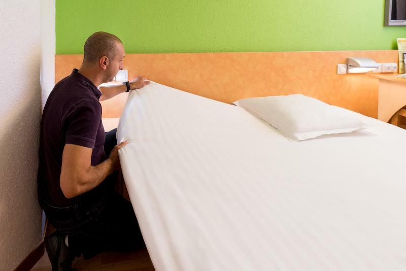 The Originals Access, Hotel Saint-Flour Экстерьер фото