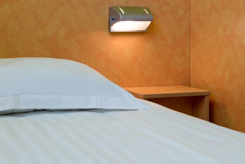 The Originals Access, Hotel Saint-Flour Экстерьер фото